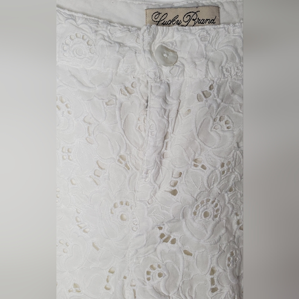 LUCKY BRAND -size 32- white lace shorts - low rice pockets-cotton lining - Picture 4 of 9